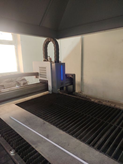 Лазерный резка Лазерный сварка ишлаб биладиган уста керак