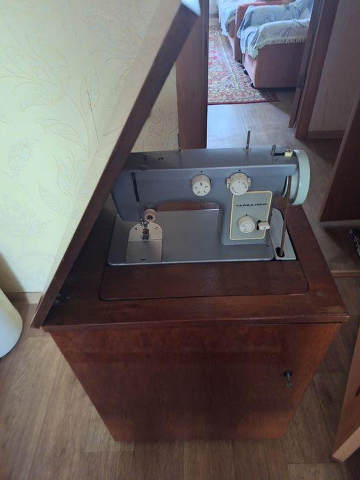 Продам швейнуые машины