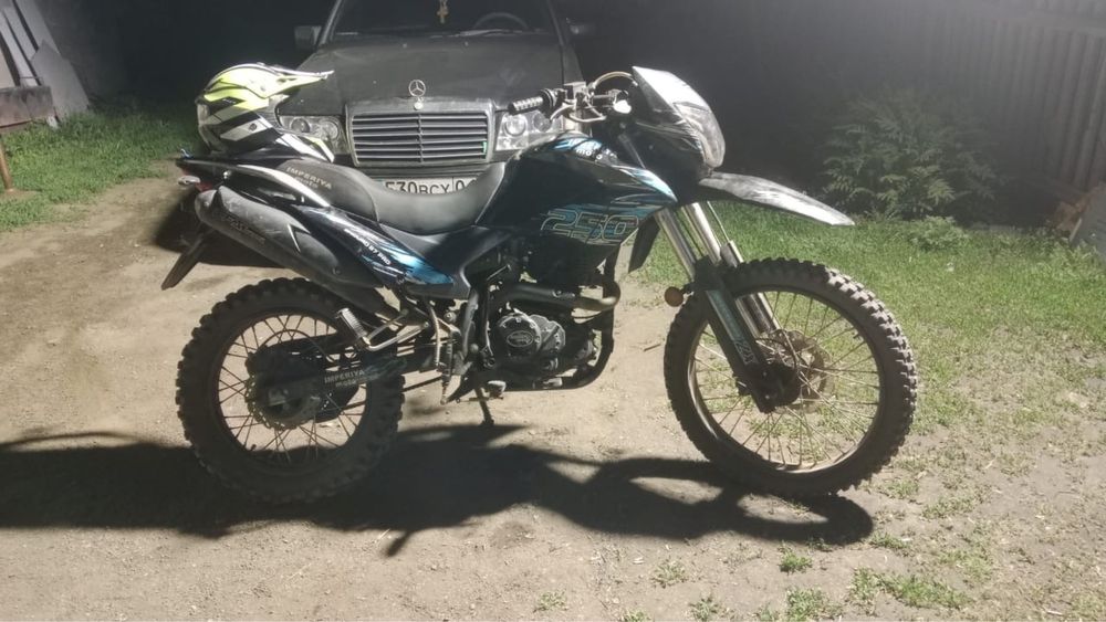 Продам мотоцикл 250кубиков торг будет