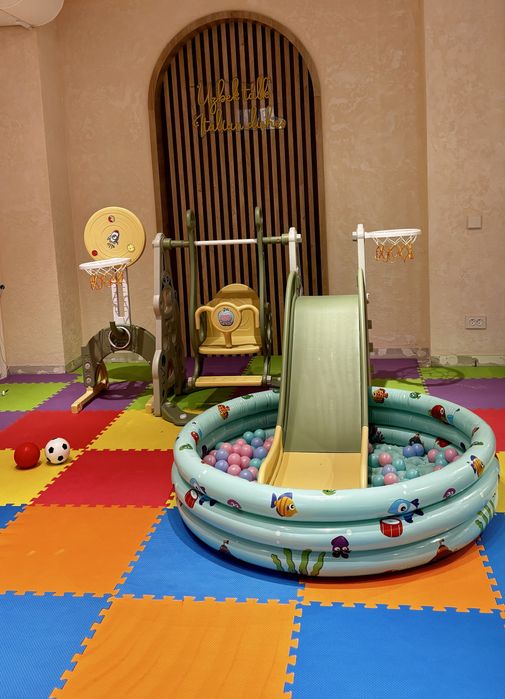 Gorka kachelya va mat dedskiy, kovrik