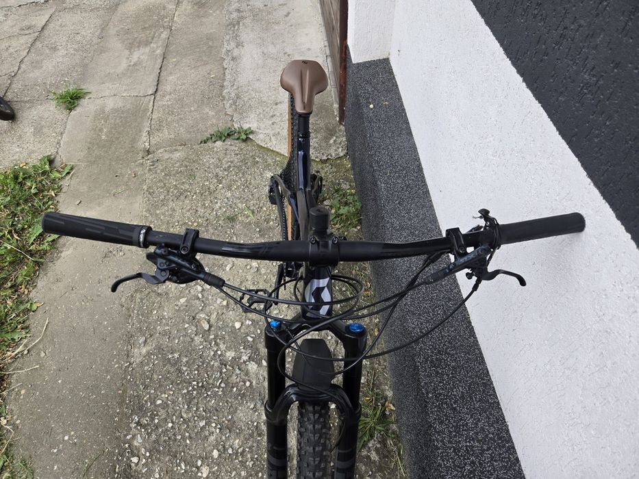 Vând full suspension Scott spark