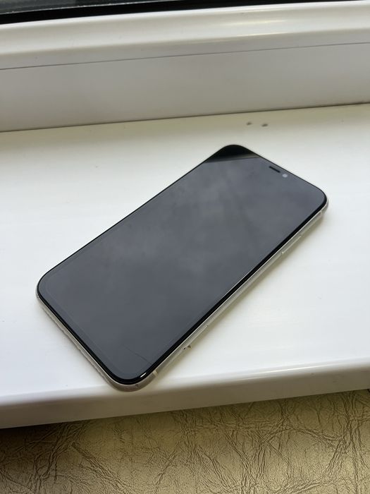 iPhone 11  white