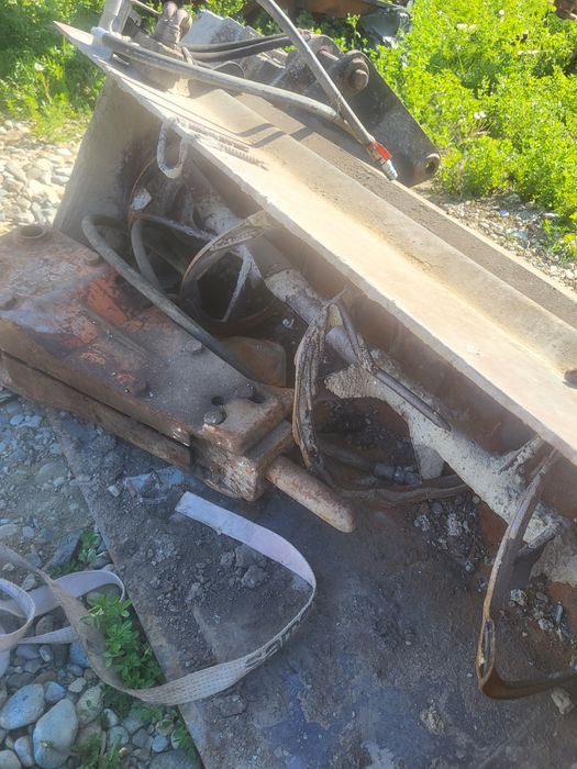 Vând picon buldoexcavator