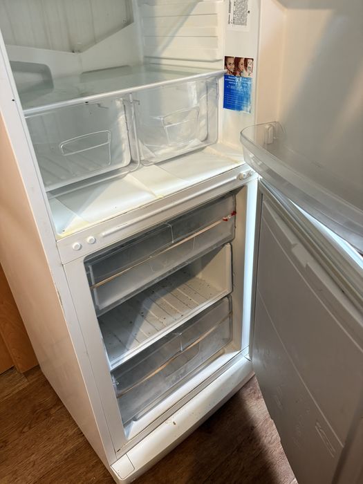 Продам холодильник Indesit
