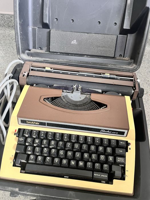 Masina de scris Brother Electric 4612