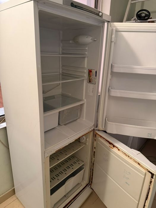 Продам холодильник Indesit