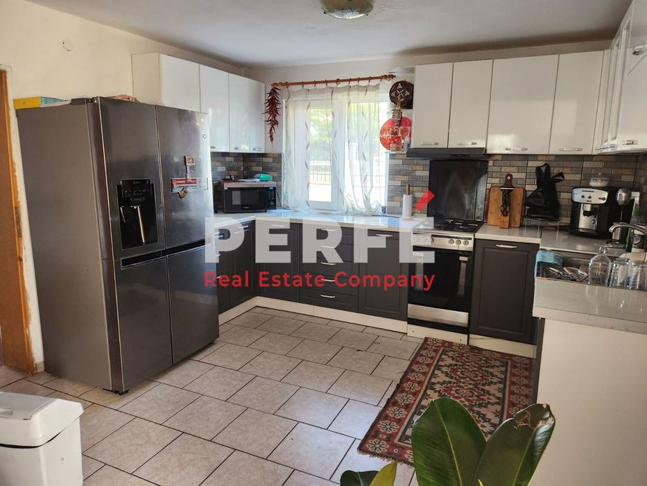 Продава се Къща в Бургас, Долно Езерово - 280 кв.м за 911 €/кв.м - Снимка #1