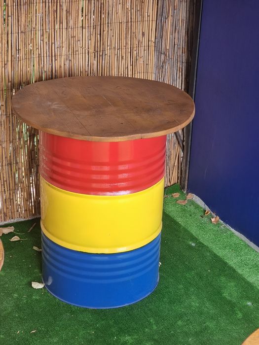 Butoaie 220 litri  , cu blat de 80 cm diametru ,