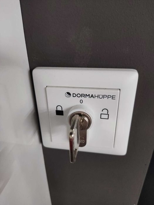 Подвижна преградна стена