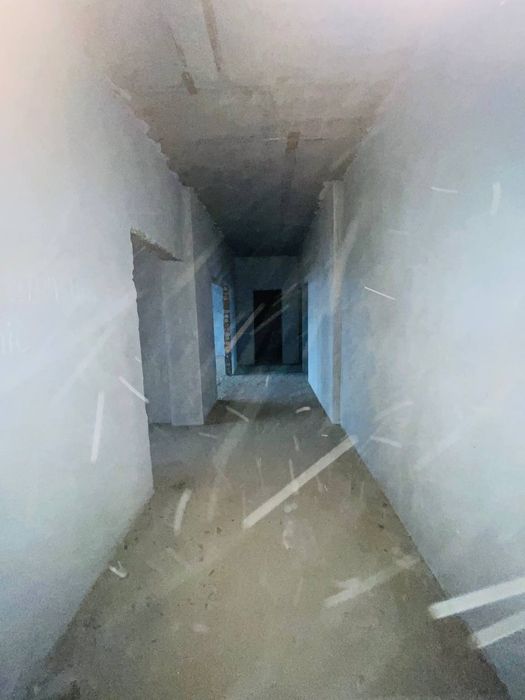 Uy sotiladi. To'rt xonali.