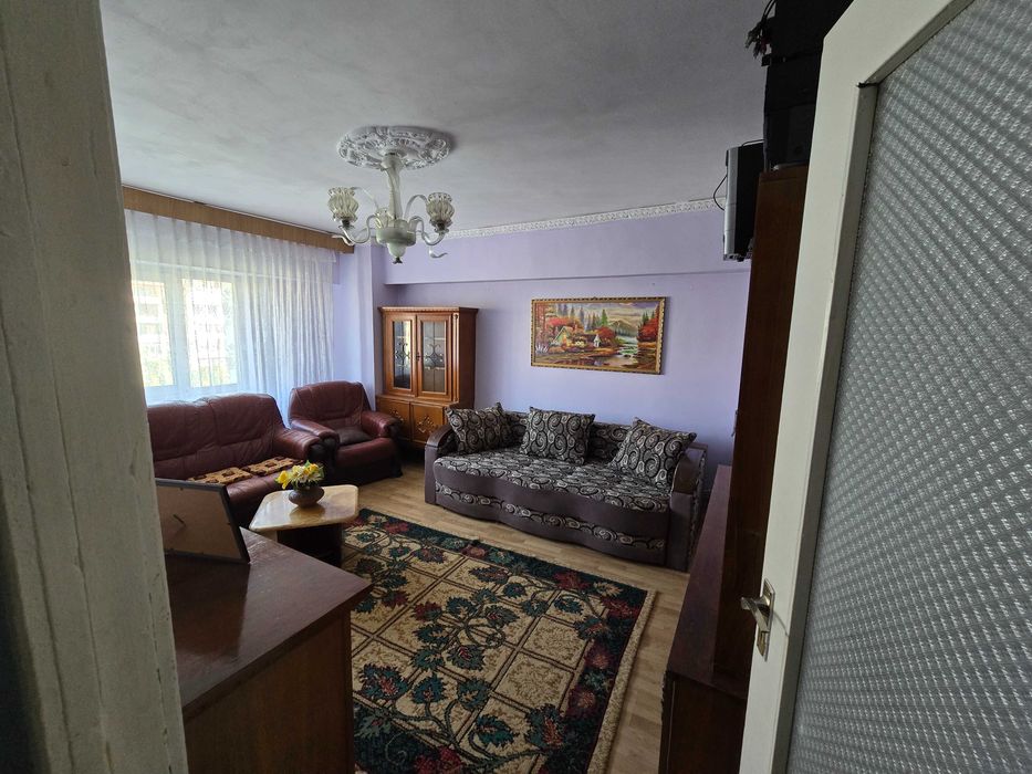 Apartament de inchiriat 3 camere zona Lapus centrala