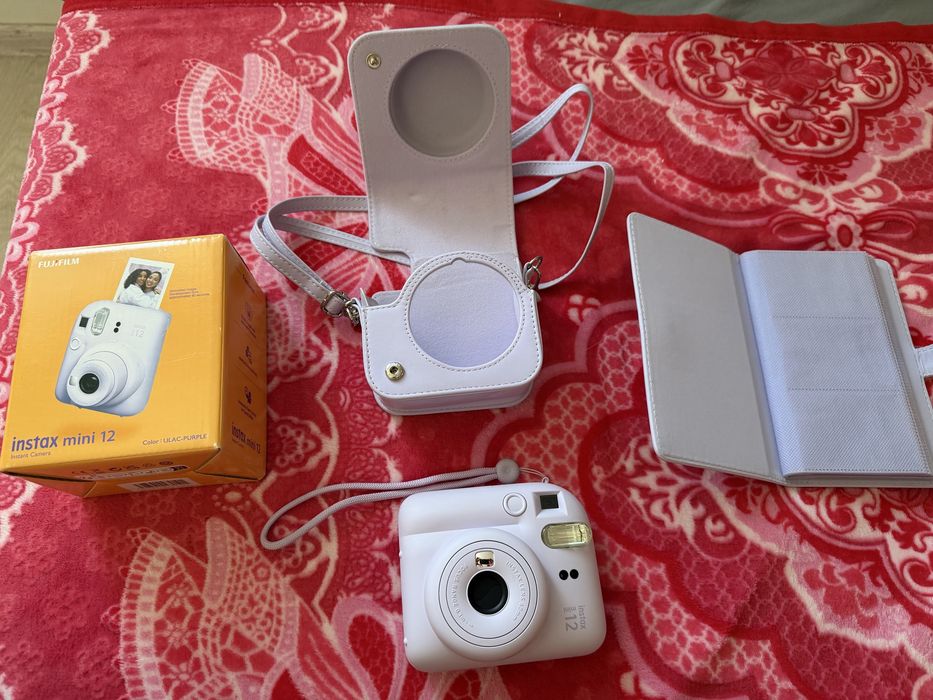 Instax mini 12 в полном комплекте