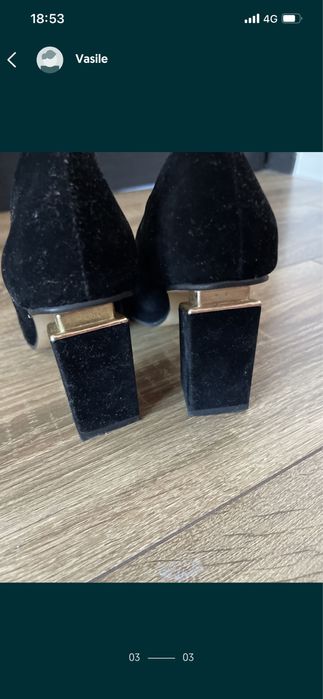 Pantofi dama,catifea cu toc cu model auriu metalic