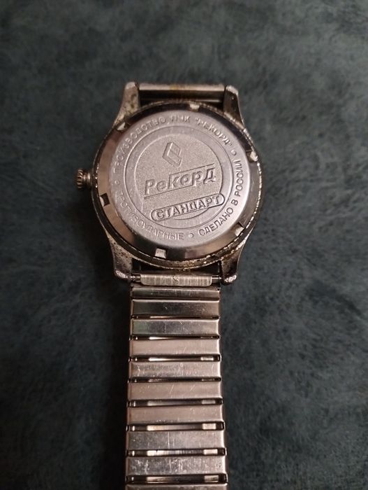 Продам наручные часы.