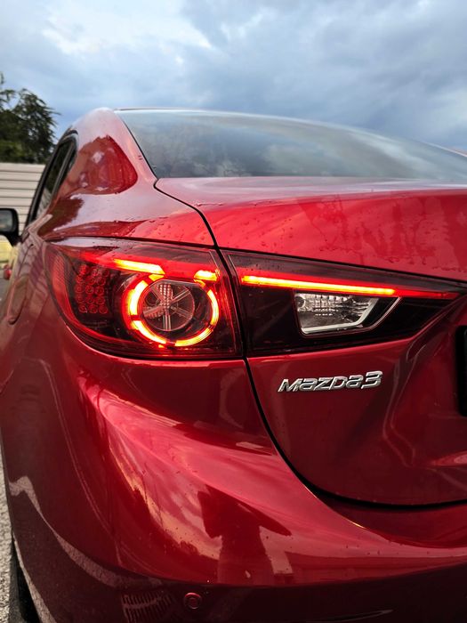 Vând Mazda 3 Sedan (Model Facelift), an fabricație 2017
