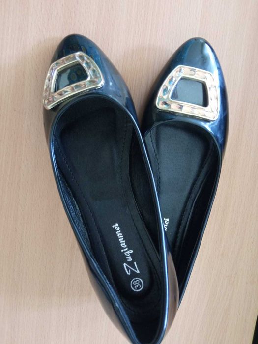 Продам туфли лаковые