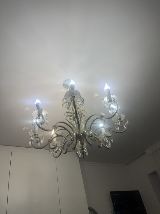 Люстра комнатная 8 рожковая