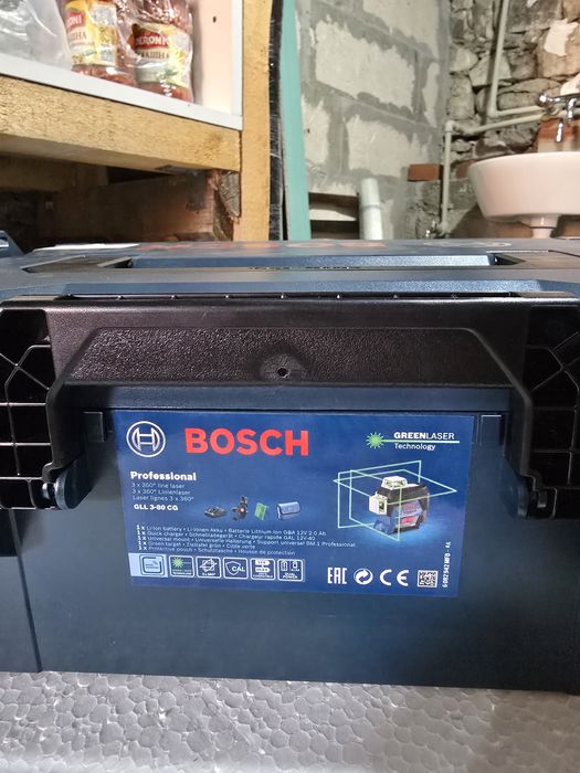 Лазерен нивелир Bosch GLL 3-80 CG, 30м, с батерия, зарядно и аксесоари
