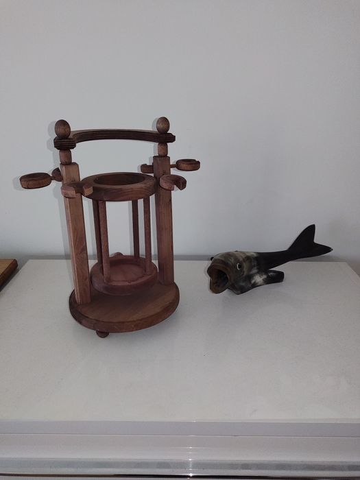 Продавам поставка за вино и чаши