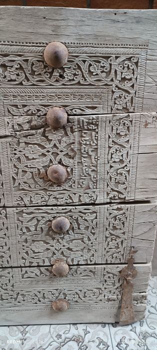Резные антикварные двери из Хорезма.
