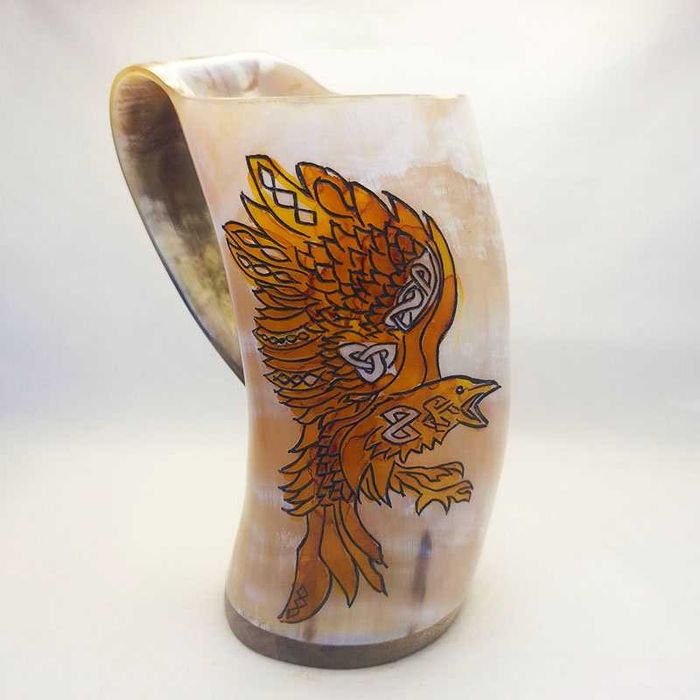 Чаши  от истински биволски рог и гравюри с викингски мотиви, тип халба