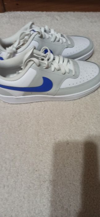 Adidași Nike noi