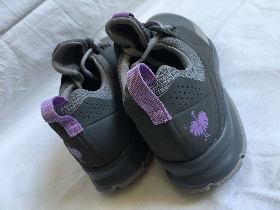 Pantofi sport foarte rezistenți și comozi