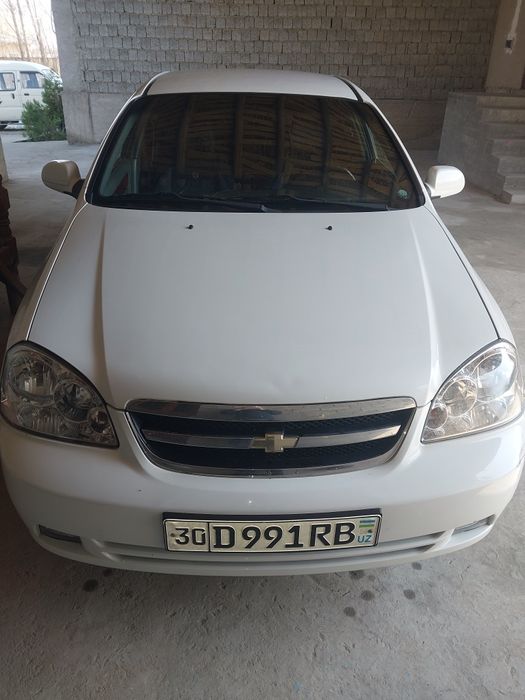 Lasetti  1.8 sotiladi