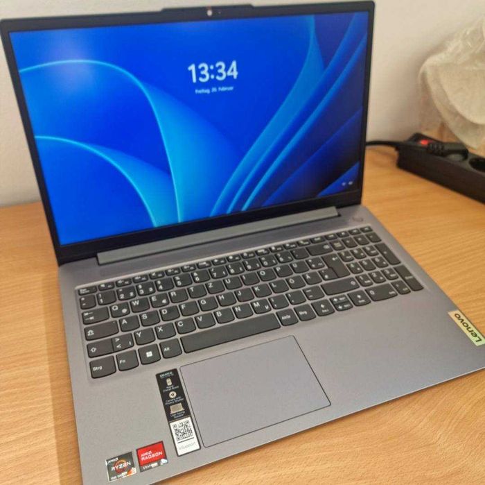 Лаптоп Lenovo IdeaPad Slim 3 15AMN8 – като нов!