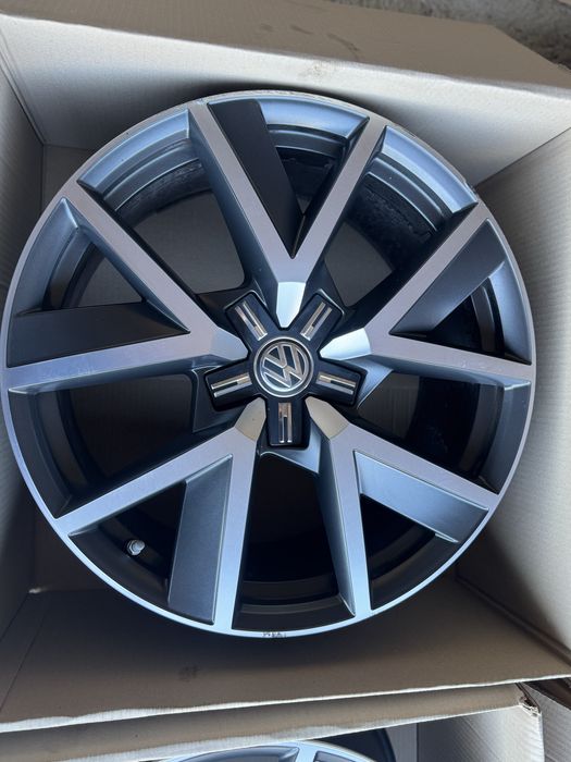 Jante VW Touareg R20Braga III CR7 Originale Fara Anvelope