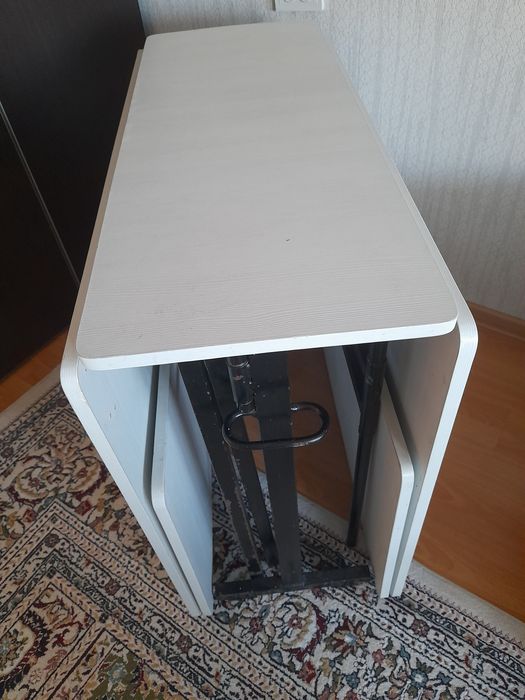 Продам стол книжка