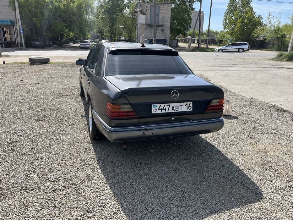 Мереседес е200 w124