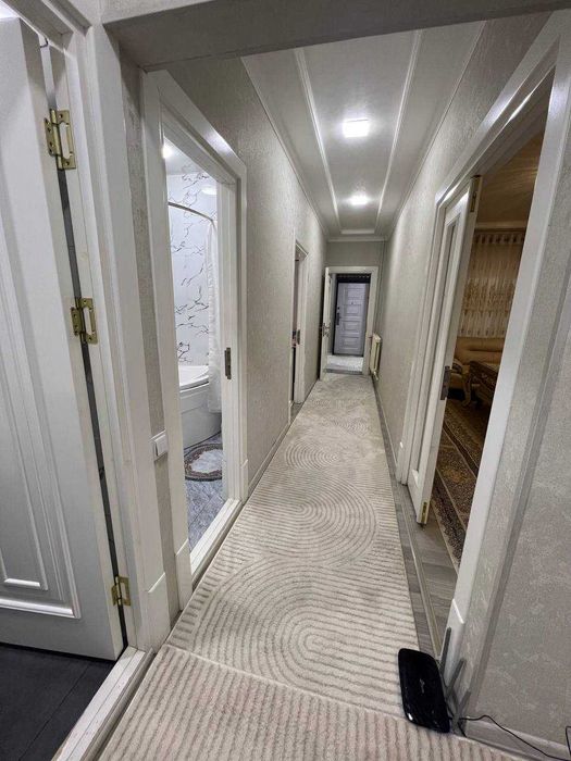 Продаётся квартира Юнусабад10 1 этаж задней стороны дома с навесом