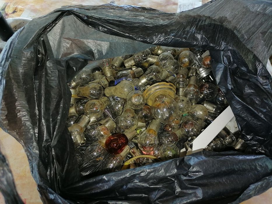 24 волтови крушки различни видове всичките за 60 лв