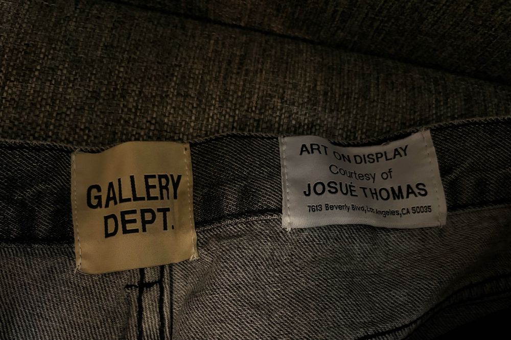 Продам джинсы Gallery Dept