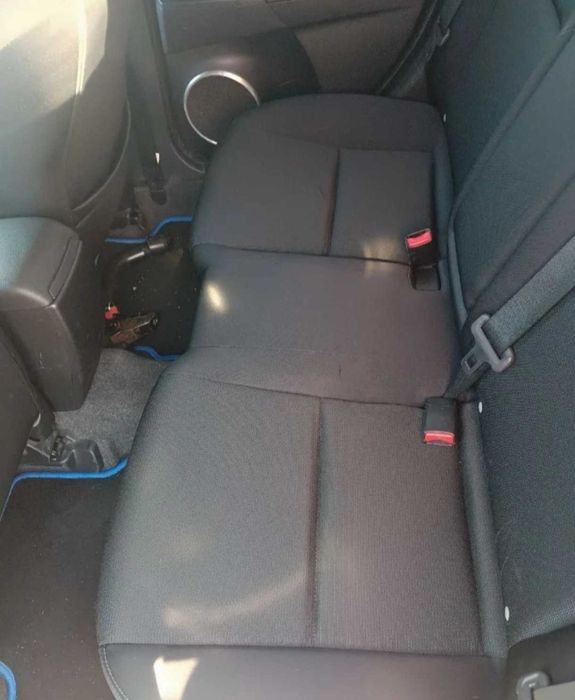Лек автомобил Mazda 3