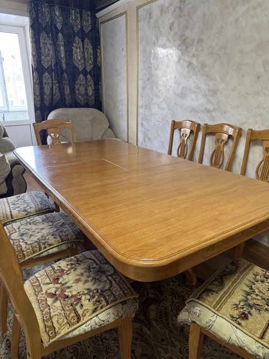 Стол из натурального дерева