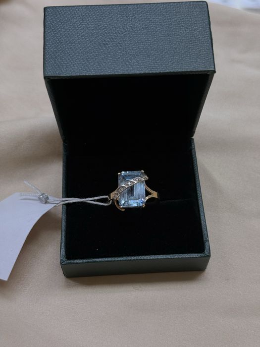 Золотое кольцо с фианитами