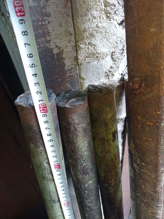 Металлический кругляк разных размеров.