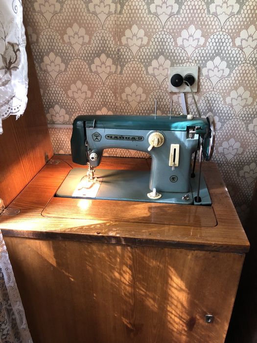Швейная машина Чайка