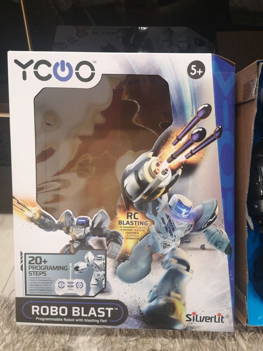 Интерактивен робот с дистанционно управление