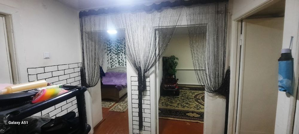 Kvartira sotiladi 2 Xonali