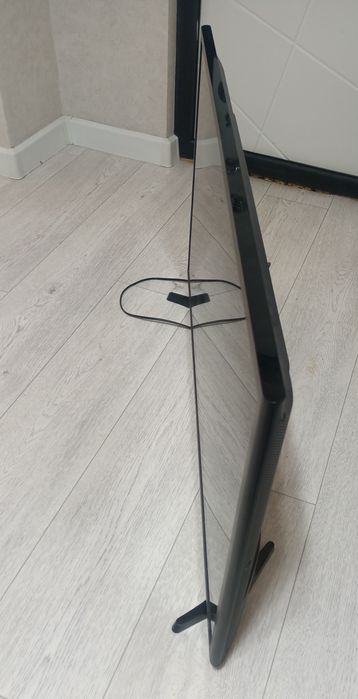 Продам телевизор на запчасти