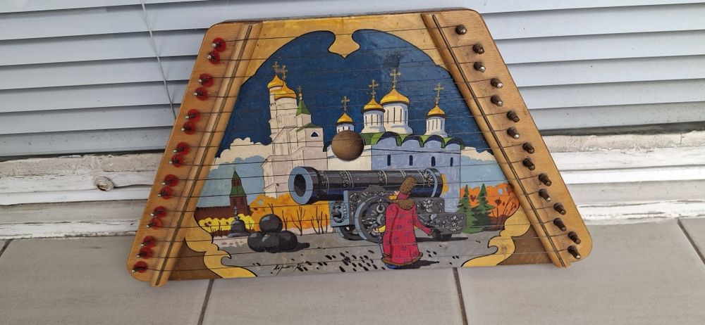 Стар френски микрофон и цитра