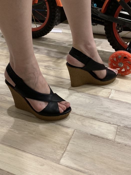 Продам босоножки.