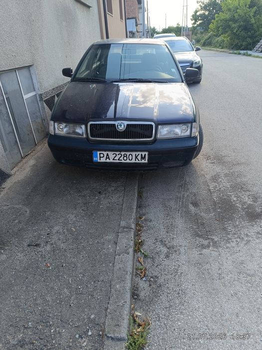 Продавам шкода октавия