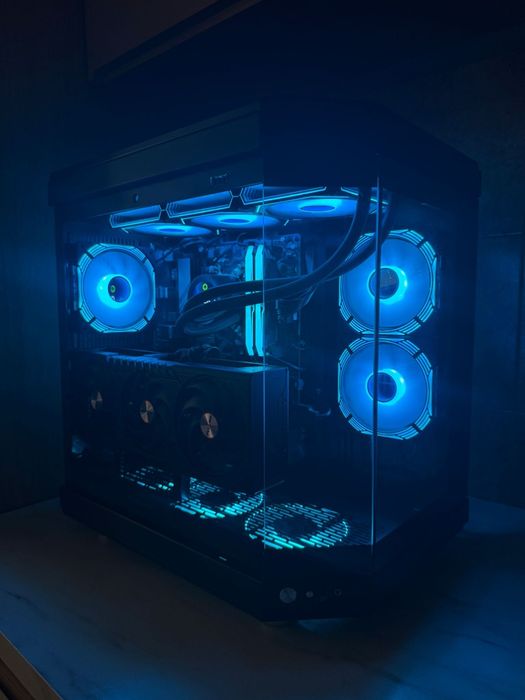 Vand schimb cu laptop PC Gaming RX 9070XT