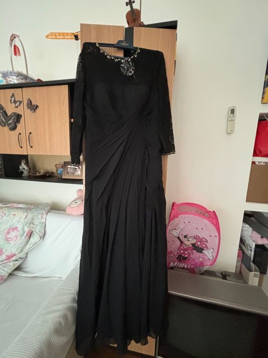 Rochie neagra lunga eleganta din voal si dantela fina.