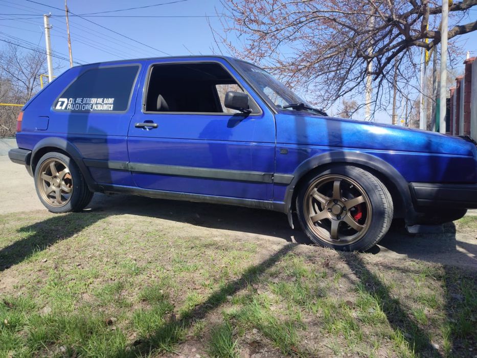 Продаю автомобиль гольф 2 год 89