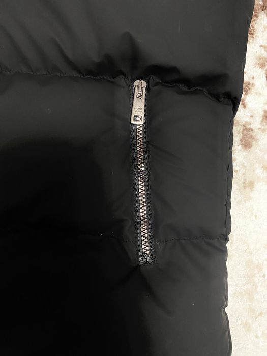 Vând vesta noua de bărbați Prada